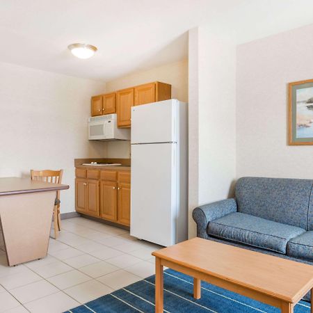 Days Inn & Suites By Wyndham Bridgeport - Clarksburg Zewnętrze zdjęcie