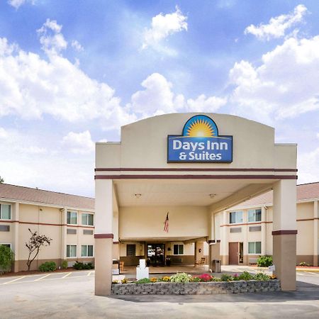 Days Inn & Suites By Wyndham Bridgeport - Clarksburg Zewnętrze zdjęcie