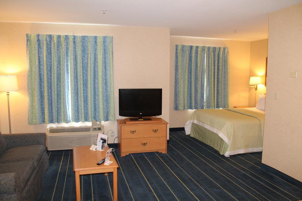 Days Inn & Suites By Wyndham Bridgeport - Clarksburg Pokój zdjęcie