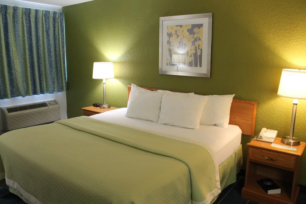 Days Inn & Suites By Wyndham Bridgeport - Clarksburg Zewnętrze zdjęcie