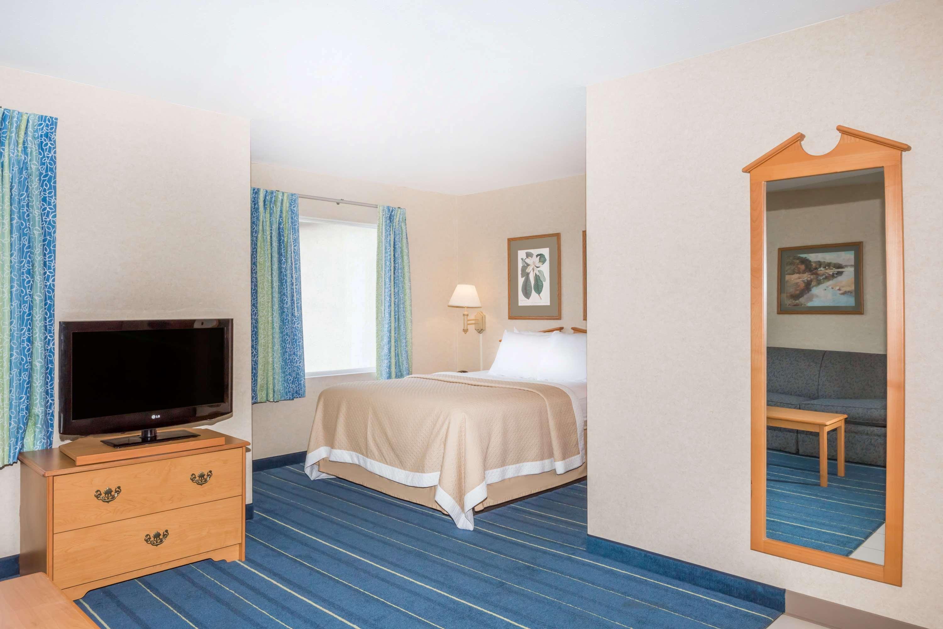Days Inn & Suites By Wyndham Bridgeport - Clarksburg Zewnętrze zdjęcie