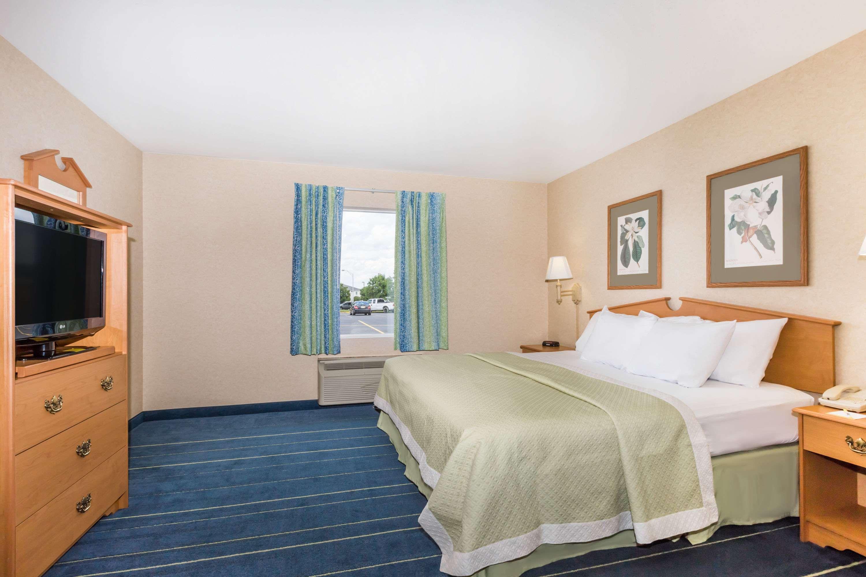 Days Inn & Suites By Wyndham Bridgeport - Clarksburg Zewnętrze zdjęcie