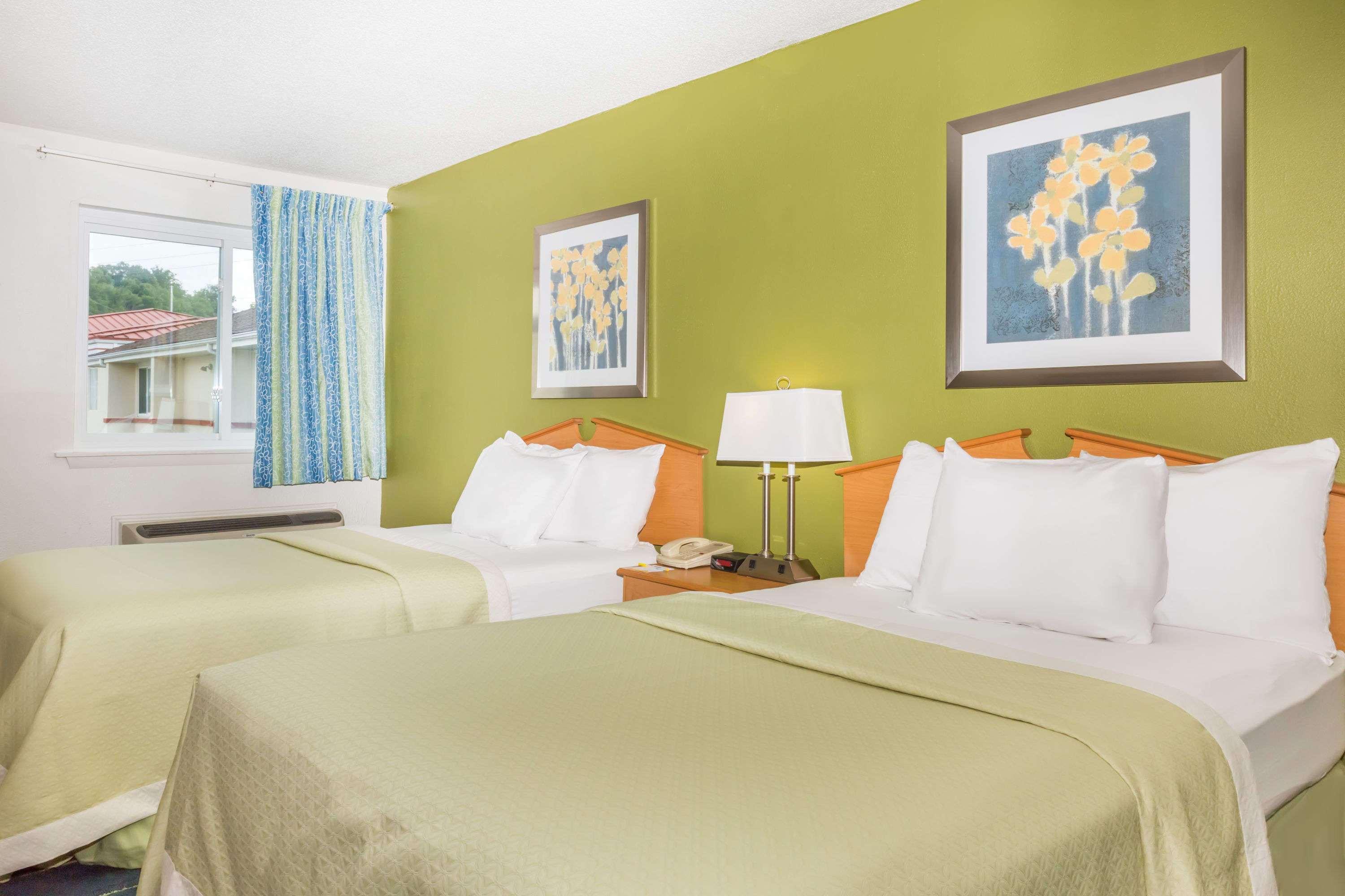 Days Inn & Suites By Wyndham Bridgeport - Clarksburg Zewnętrze zdjęcie