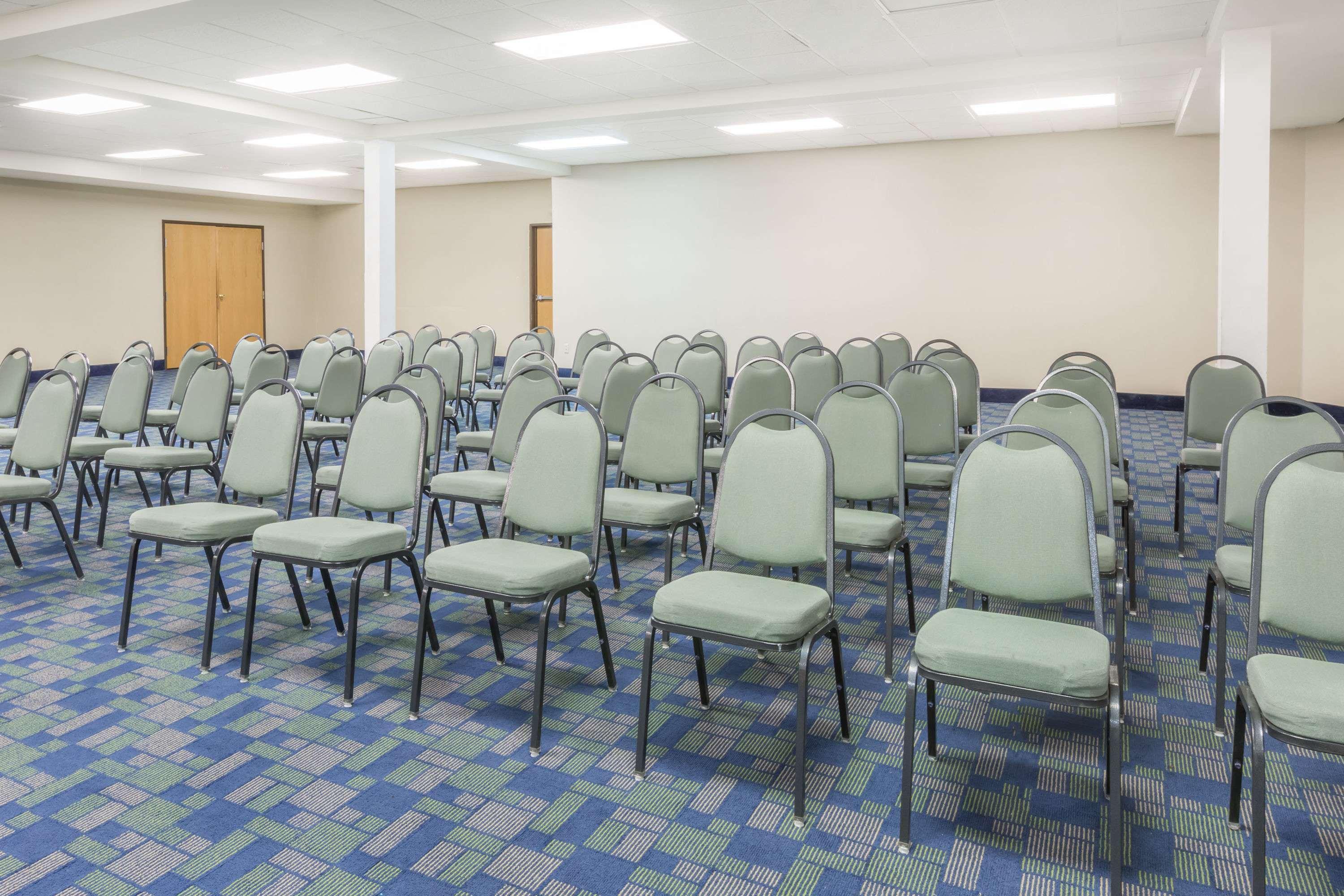 Days Inn & Suites By Wyndham Bridgeport - Clarksburg Zewnętrze zdjęcie