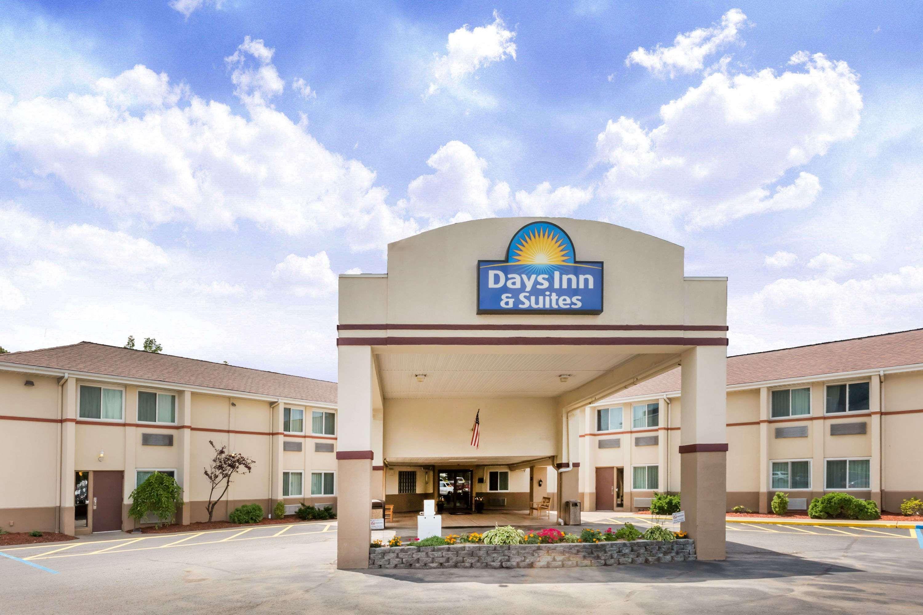 Days Inn & Suites By Wyndham Bridgeport - Clarksburg Zewnętrze zdjęcie