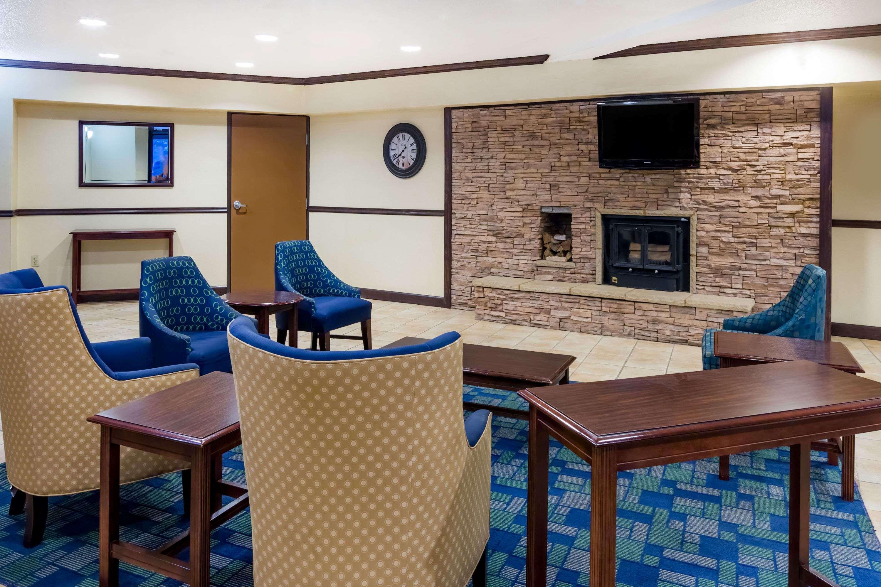 Days Inn & Suites By Wyndham Bridgeport - Clarksburg Zewnętrze zdjęcie