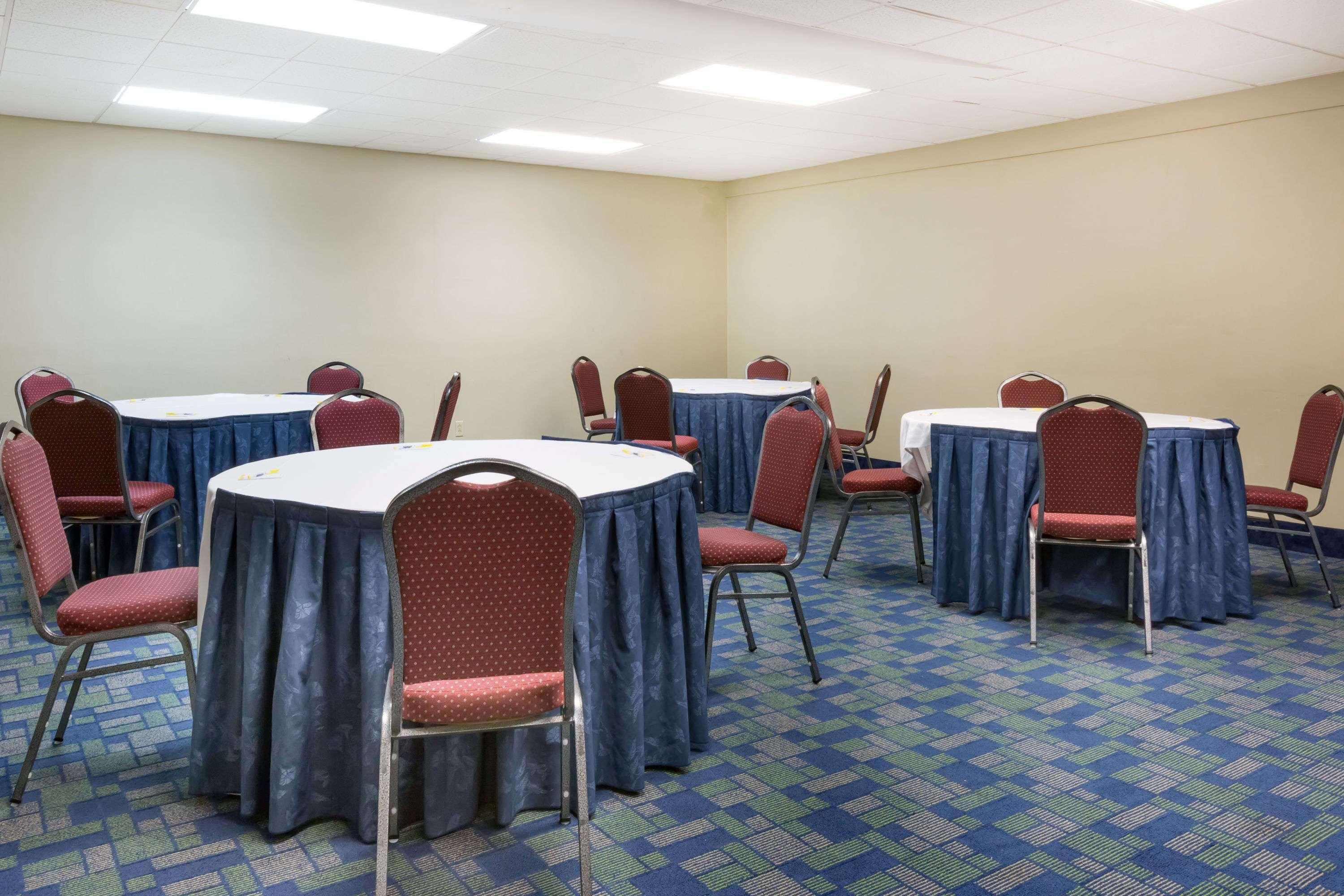 Days Inn & Suites By Wyndham Bridgeport - Clarksburg Zewnętrze zdjęcie