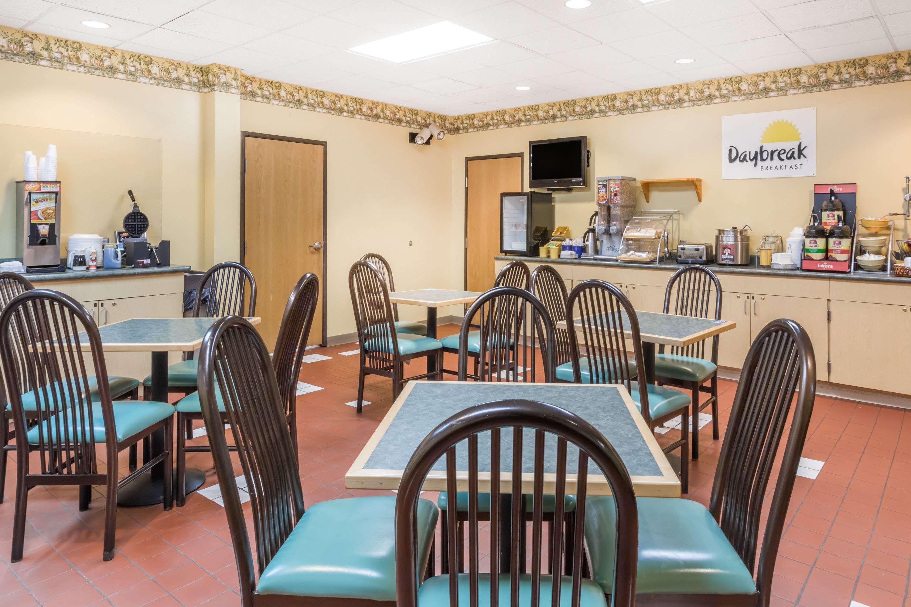 Days Inn & Suites By Wyndham Bridgeport - Clarksburg Zewnętrze zdjęcie