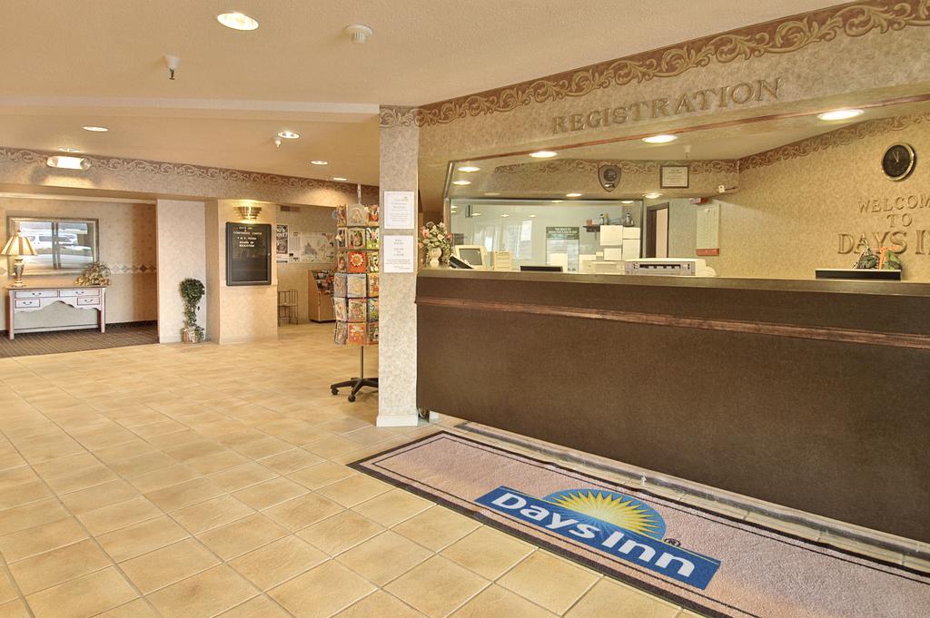 Days Inn & Suites By Wyndham Bridgeport - Clarksburg Zewnętrze zdjęcie