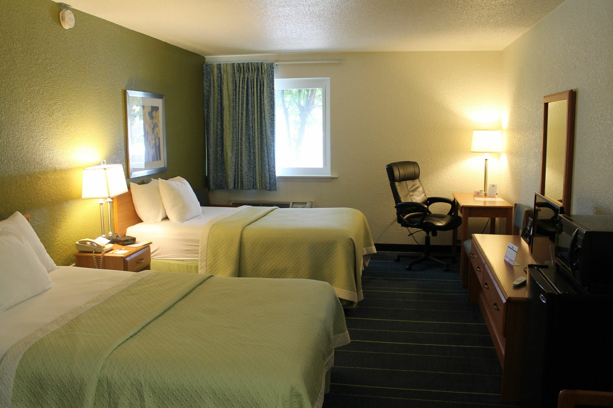 Days Inn & Suites By Wyndham Bridgeport - Clarksburg Zewnętrze zdjęcie