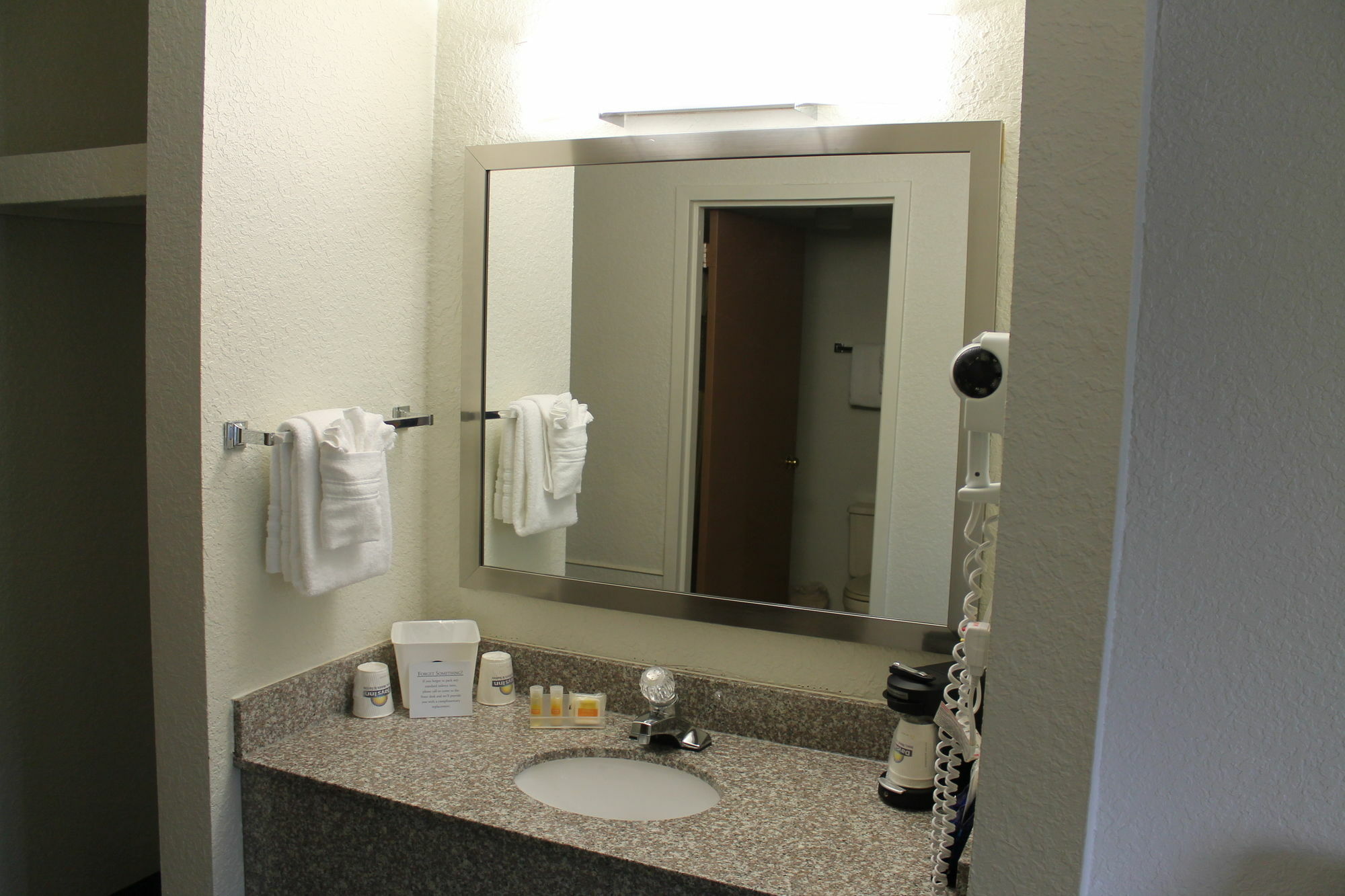 Days Inn & Suites By Wyndham Bridgeport - Clarksburg Zewnętrze zdjęcie
