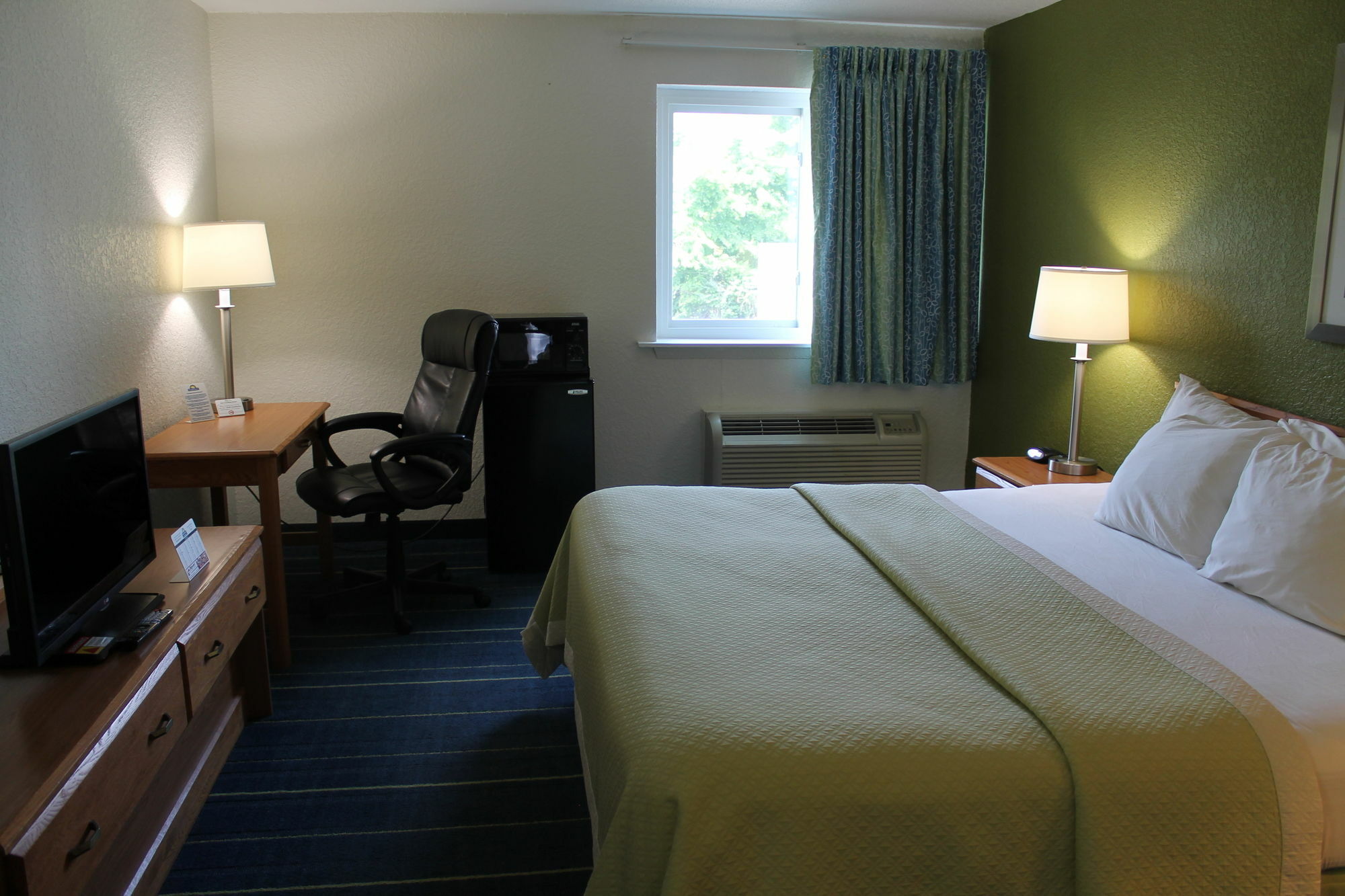 Days Inn & Suites By Wyndham Bridgeport - Clarksburg Zewnętrze zdjęcie