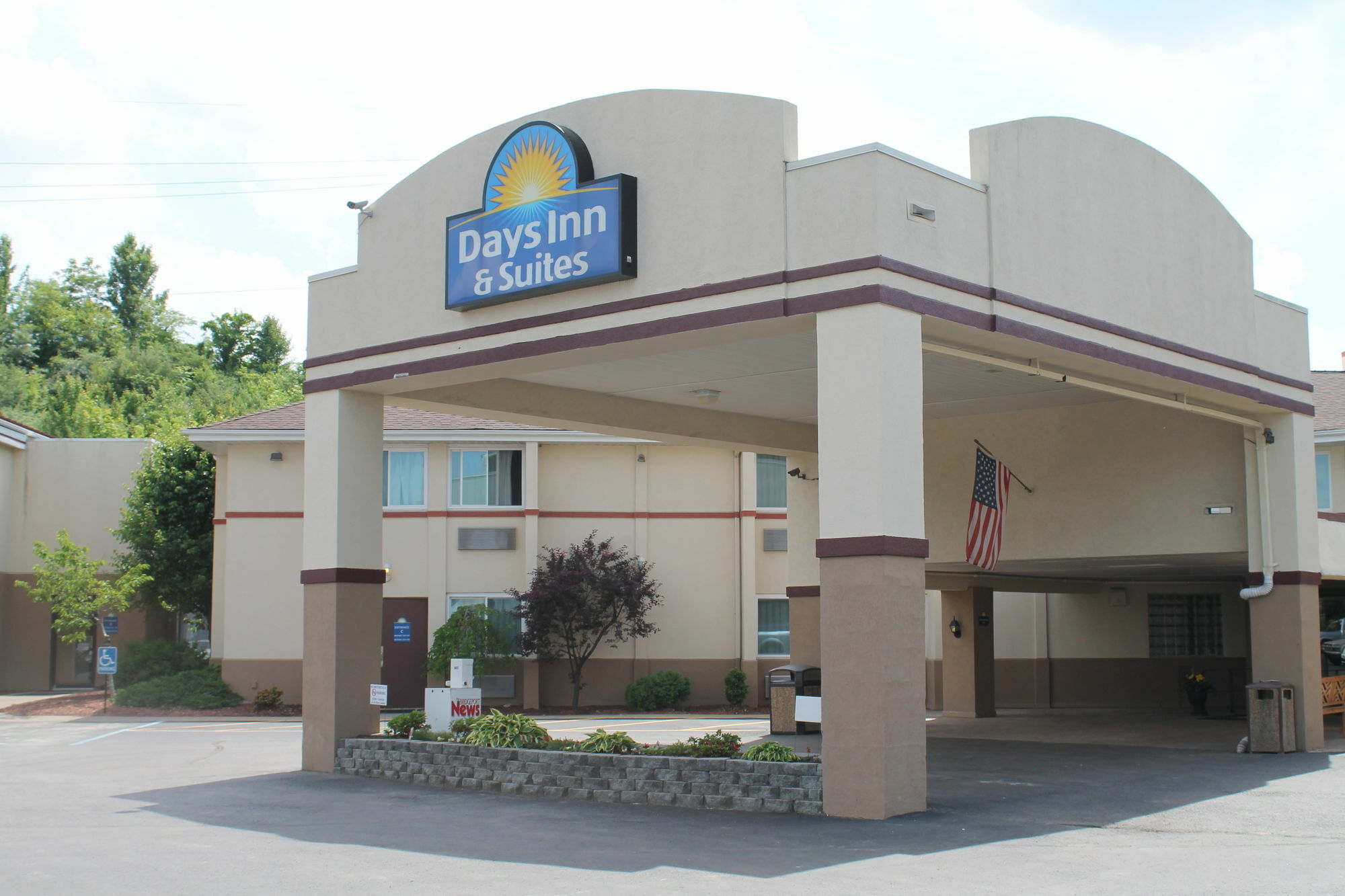 Days Inn & Suites By Wyndham Bridgeport - Clarksburg Zewnętrze zdjęcie