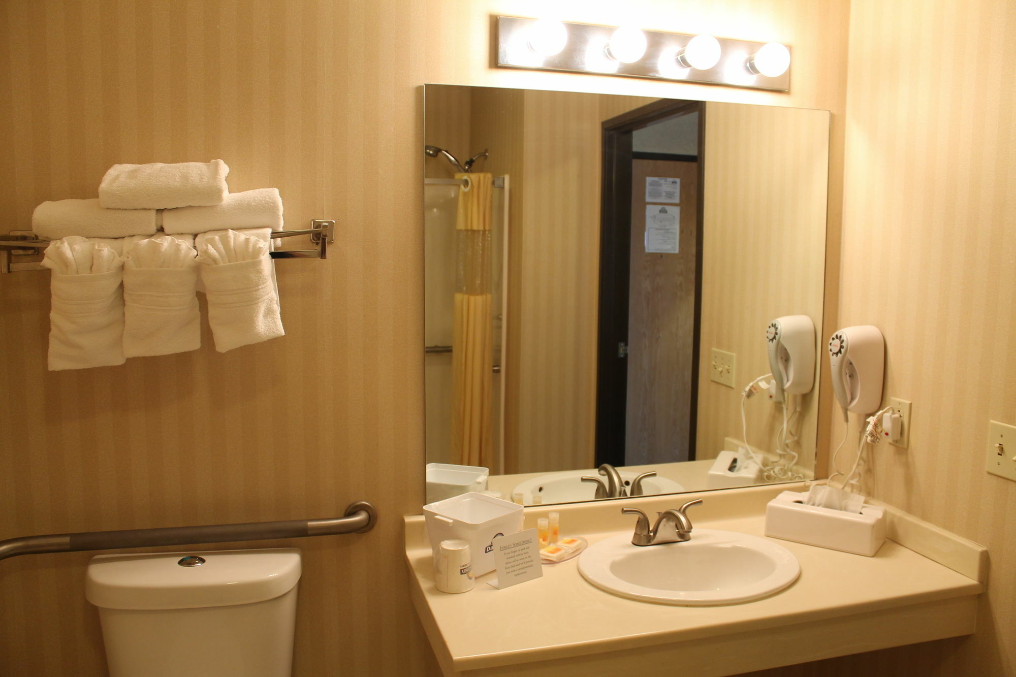 Days Inn & Suites By Wyndham Bridgeport - Clarksburg Zewnętrze zdjęcie