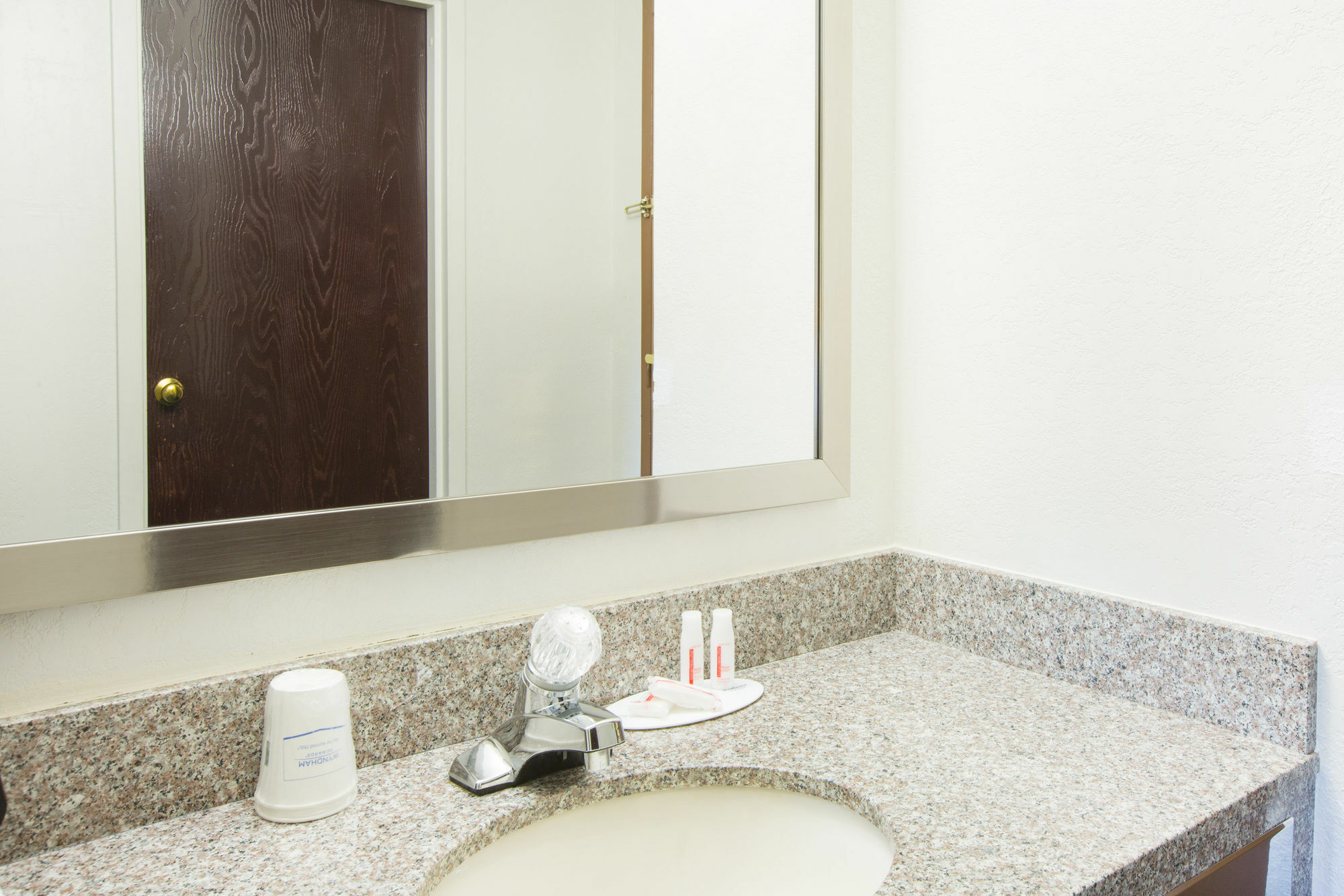 Days Inn & Suites By Wyndham Bridgeport - Clarksburg Zewnętrze zdjęcie