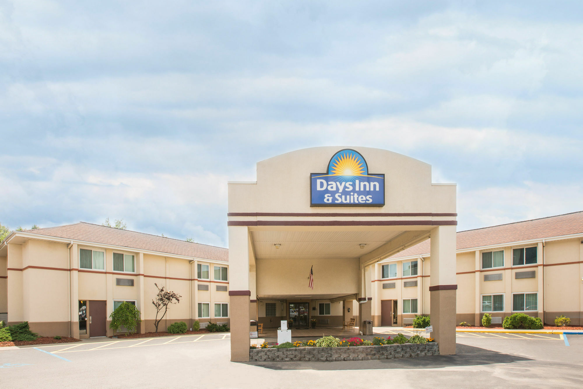 Days Inn & Suites By Wyndham Bridgeport - Clarksburg Zewnętrze zdjęcie