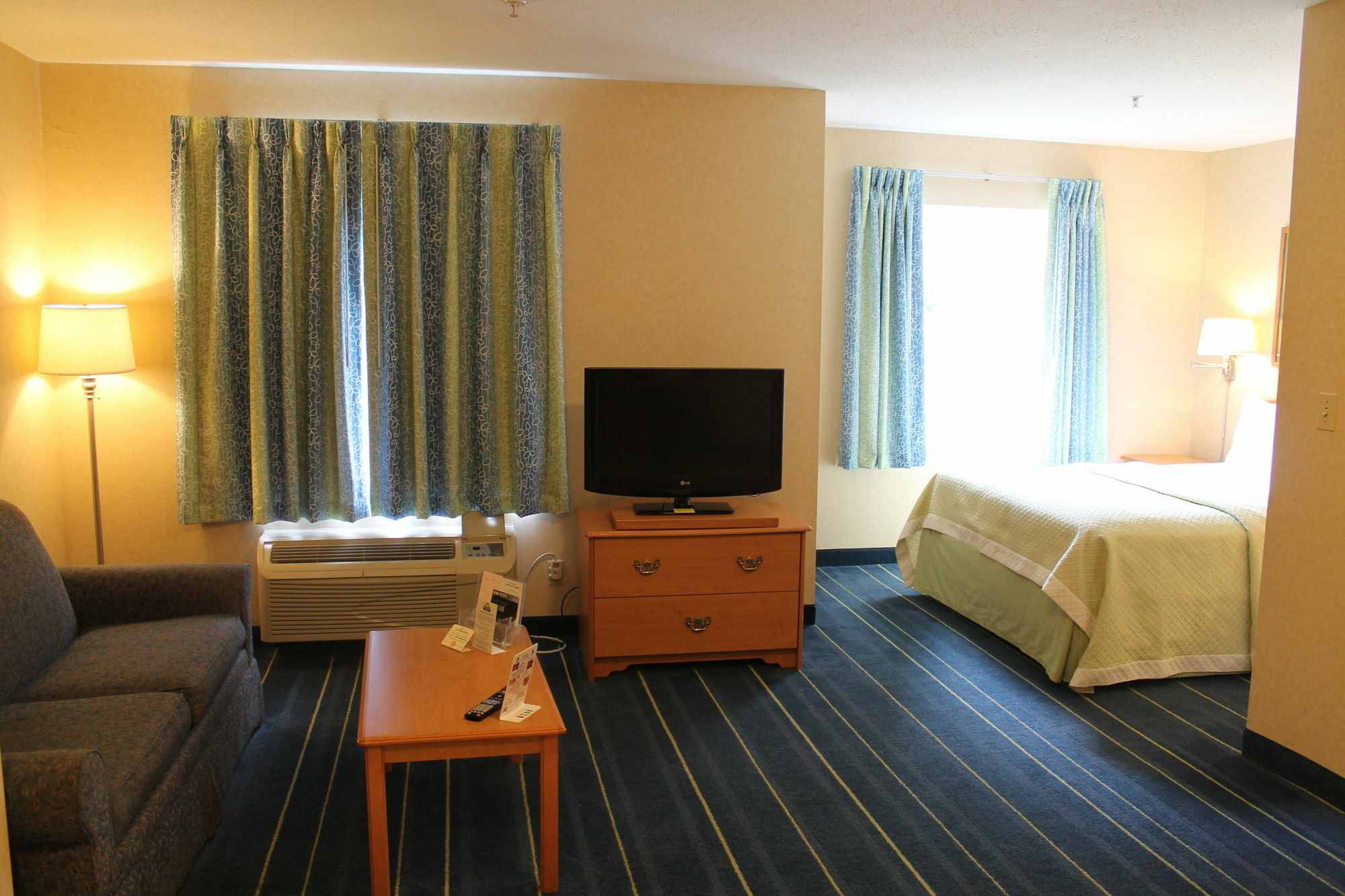 Days Inn & Suites By Wyndham Bridgeport - Clarksburg Zewnętrze zdjęcie