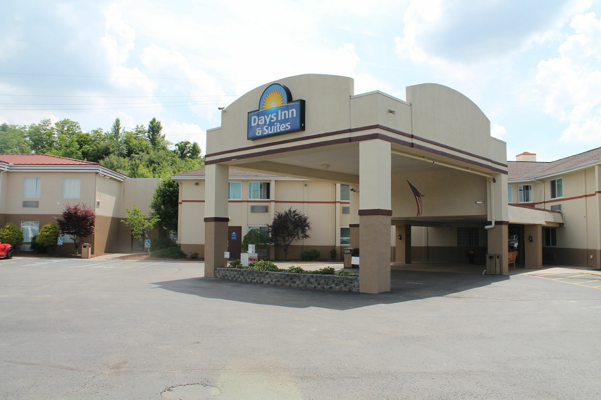 Days Inn & Suites By Wyndham Bridgeport - Clarksburg Zewnętrze zdjęcie