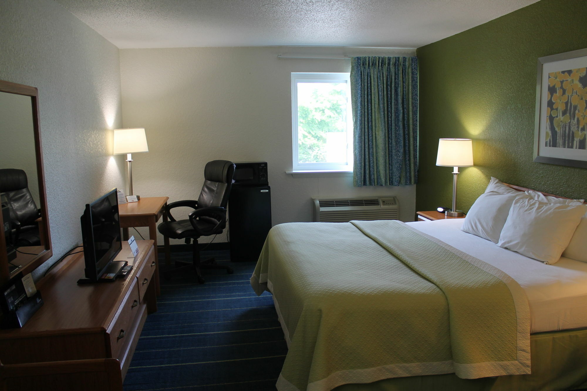 Days Inn & Suites By Wyndham Bridgeport - Clarksburg Zewnętrze zdjęcie